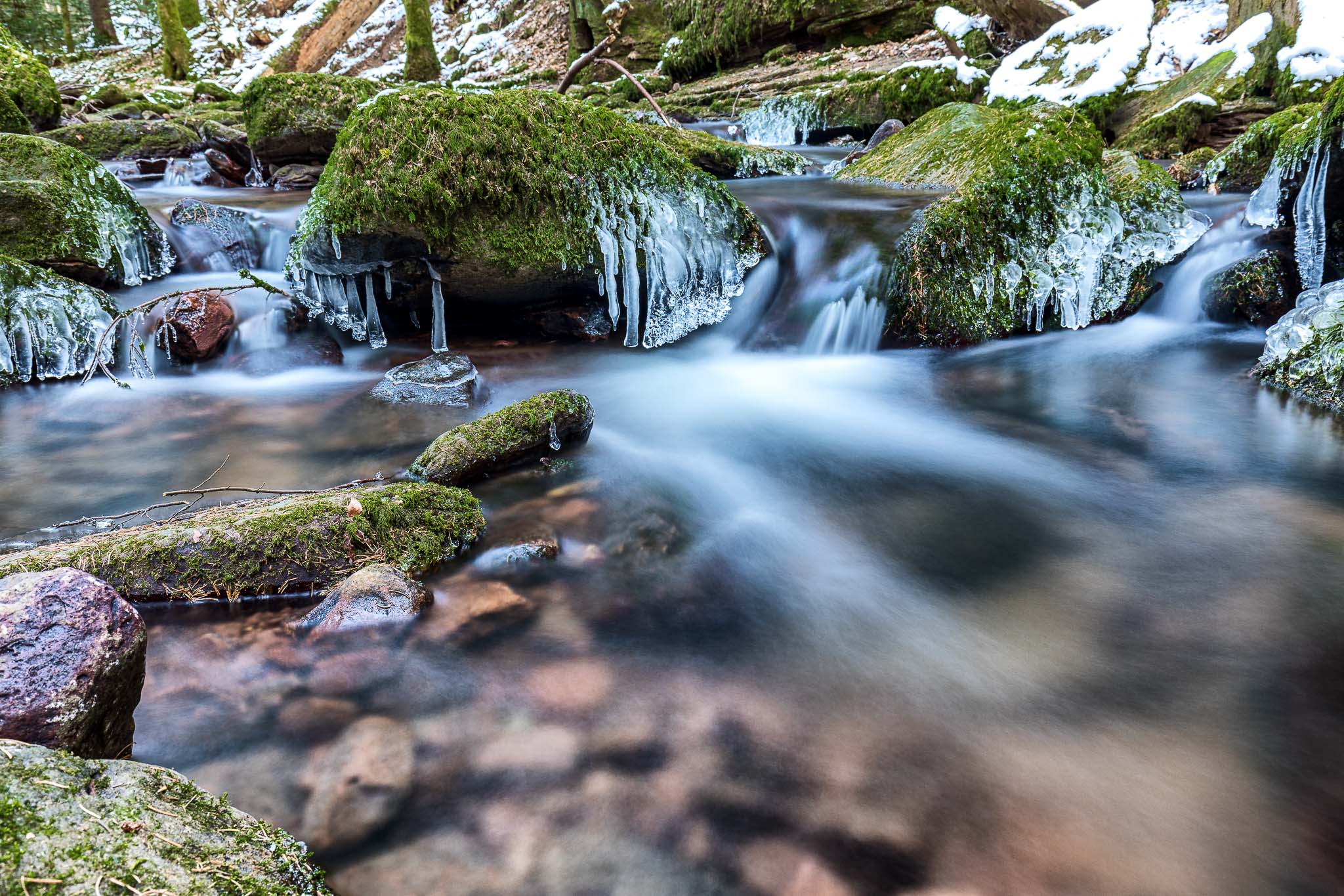 Vereistes Mohnbachtal bei Bad Liebenzell im Winter